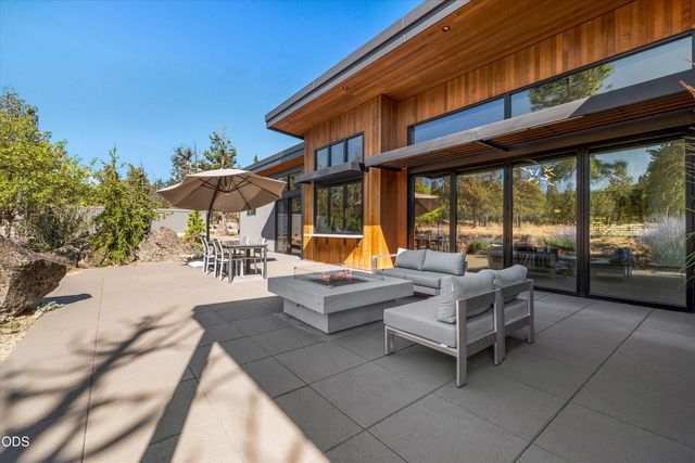 1489 NW Puccoon Court, Bend, OR 97703