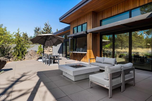 1489 NW Puccoon Court, Bend, OR 97703