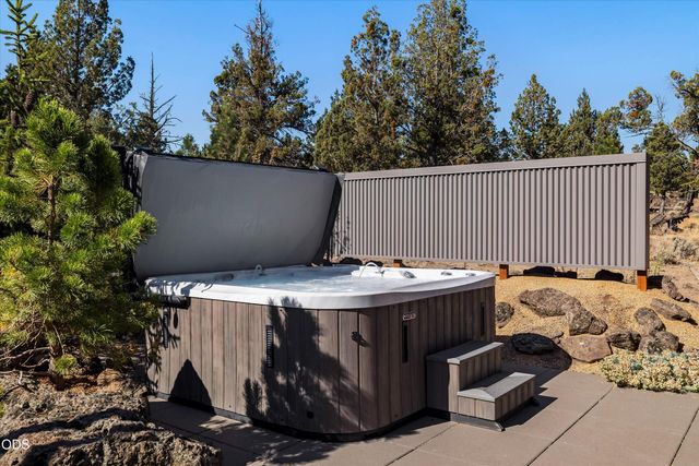 1489 NW Puccoon Court, Bend, OR 97703