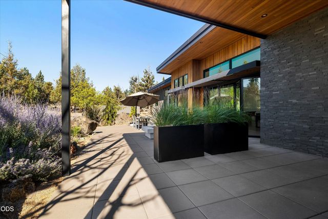 1489 NW Puccoon Court, Bend, OR 97703