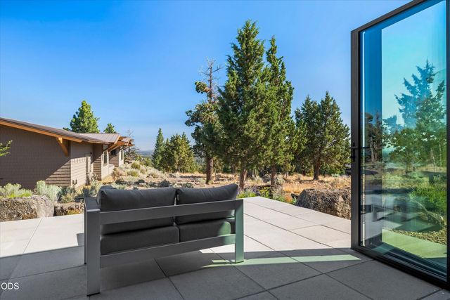 1489 NW Puccoon Court, Bend, OR 97703