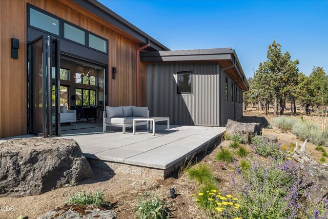 1489 NW Puccoon Court, Bend, OR 97703