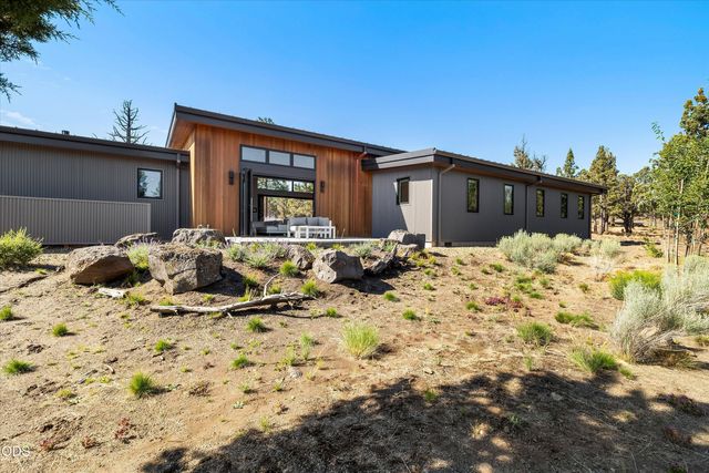 1489 NW Puccoon Court, Bend, OR 97703