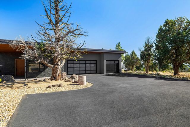 1489 NW Puccoon Court, Bend, OR 97703