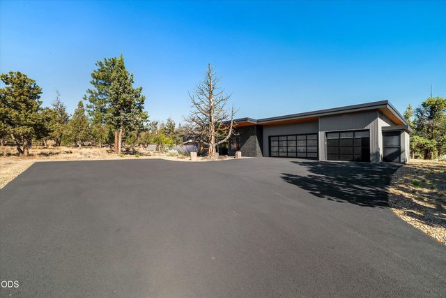 1489 NW Puccoon Court, Bend, OR 97703