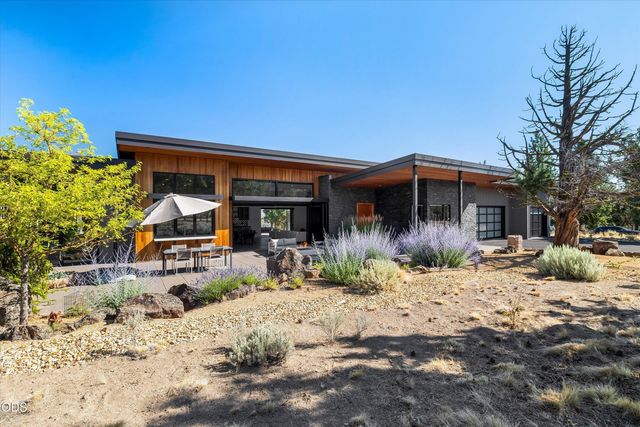 1489 NW Puccoon Court, Bend, OR 97703