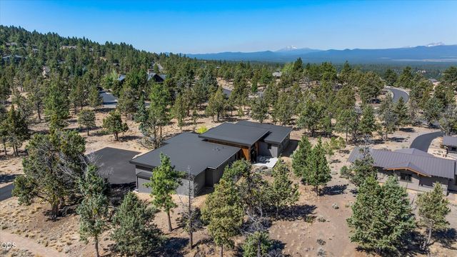 1489 NW Puccoon Court, Bend, OR 97703