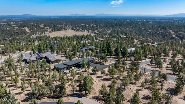 1489 NW Puccoon Court, Bend, OR 97703
