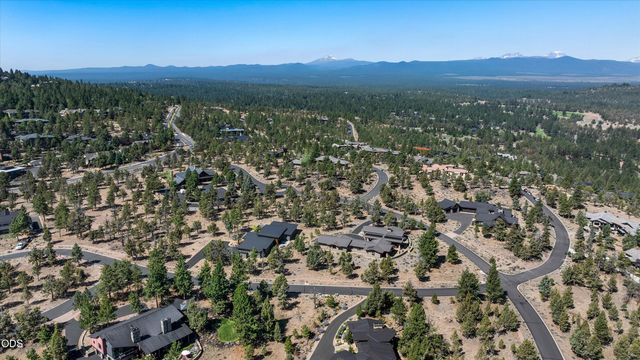1489 NW Puccoon Court, Bend, OR 97703