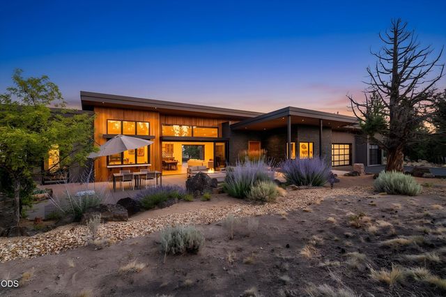 1489 NW Puccoon Court, Bend, OR 97703