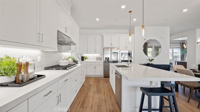 24500 Via El Balneario, Valencia, CA 91354