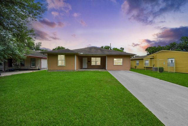 608 Trinity Lane, Pasadena, TX 77506