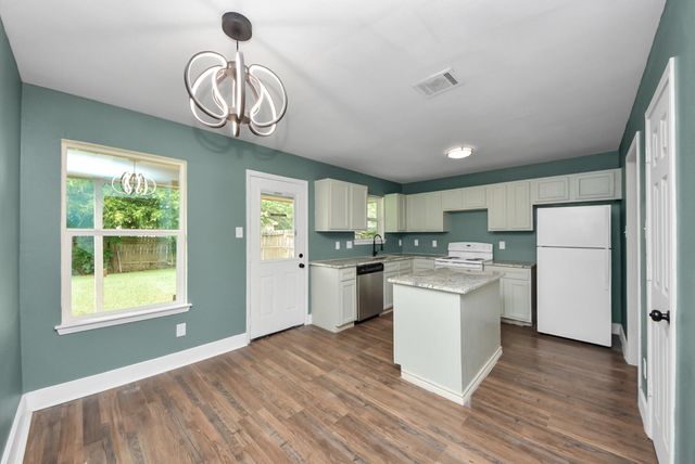 608 Trinity Lane, Pasadena, TX 77506