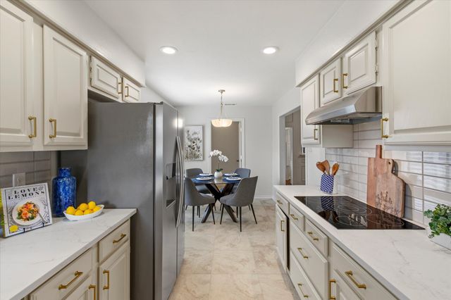 2722 Gold Rush Lane, Carrollton, TX 75007