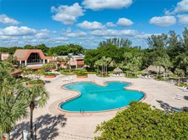 3170 Holiday Springs Boulevard 6-310, Margate, FL 33063