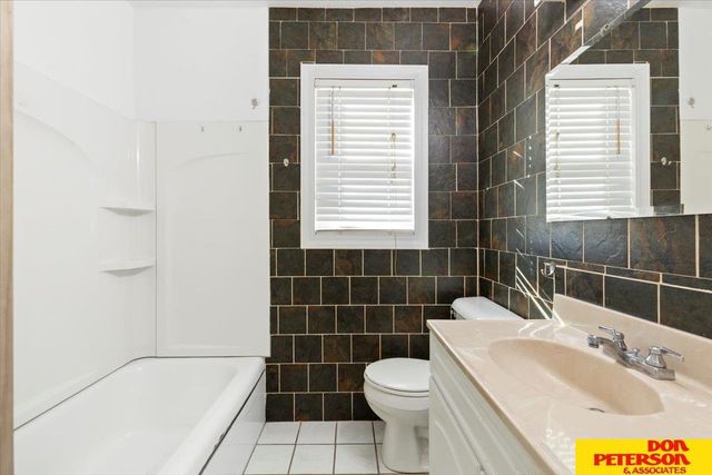 1343 E 4th Street, Fremont, NE 68025