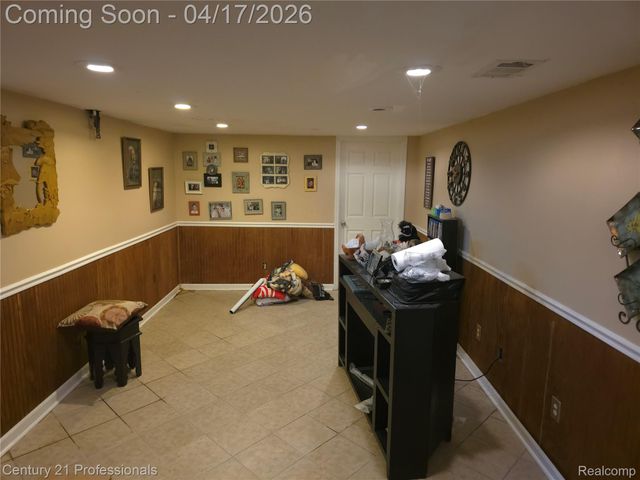 406 Woodlawn Avenue, Royal Oak Charter Township, MI 48073