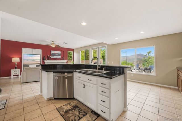 3204 Meadow Creek, Escondido, CA 92027