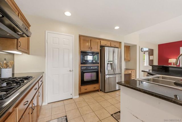 3204 Meadow Creek, Escondido, CA 92027