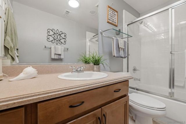 3204 Meadow Creek, Escondido, CA 92027