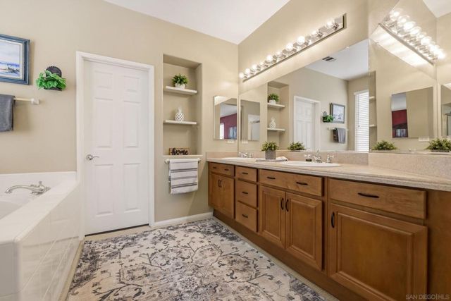 3204 Meadow Creek, Escondido, CA 92027