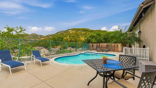 3204 Meadow Creek, Escondido, CA 92027