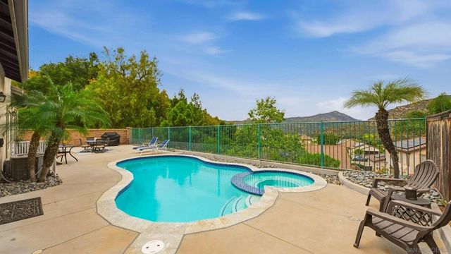 3204 Meadow Creek, Escondido, CA 92027