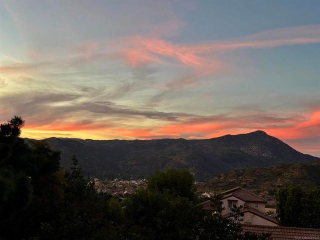 3204 Meadow Creek, Escondido, CA 92027