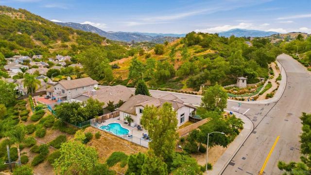 3204 Meadow Creek, Escondido, CA 92027