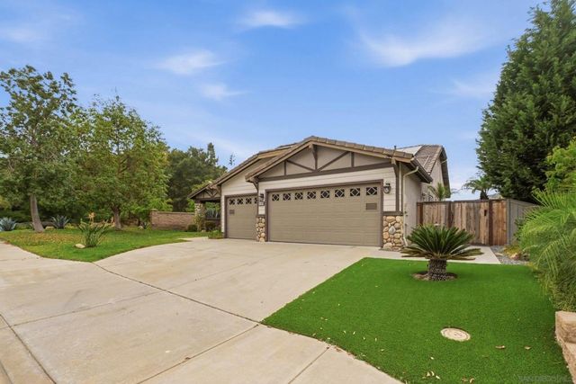 3204 Meadow Creek, Escondido, CA 92027