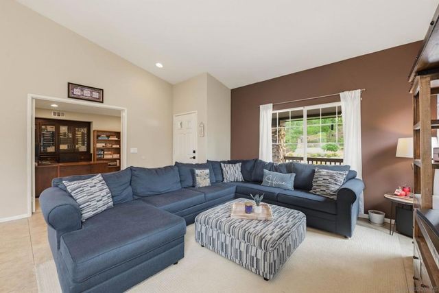 3204 Meadow Creek, Escondido, CA 92027