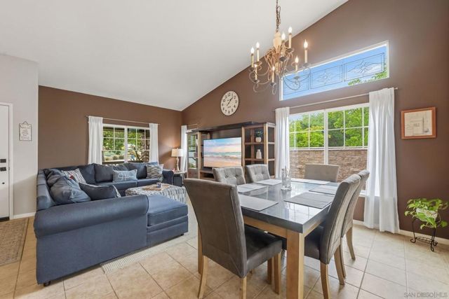 3204 Meadow Creek, Escondido, CA 92027