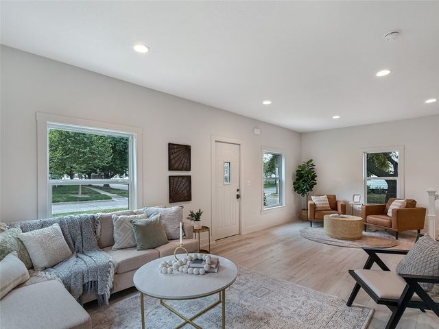 200 E Granger Avenue, Des Moines, IA 50315