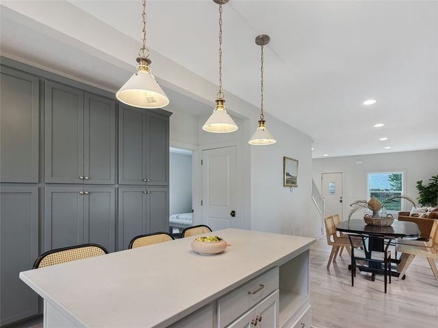 200 E Granger Avenue, Des Moines, IA 50315