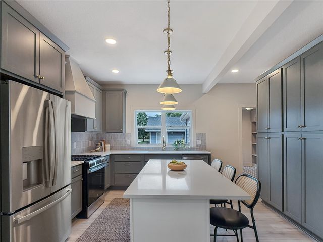 200 E Granger Avenue, Des Moines, IA 50315