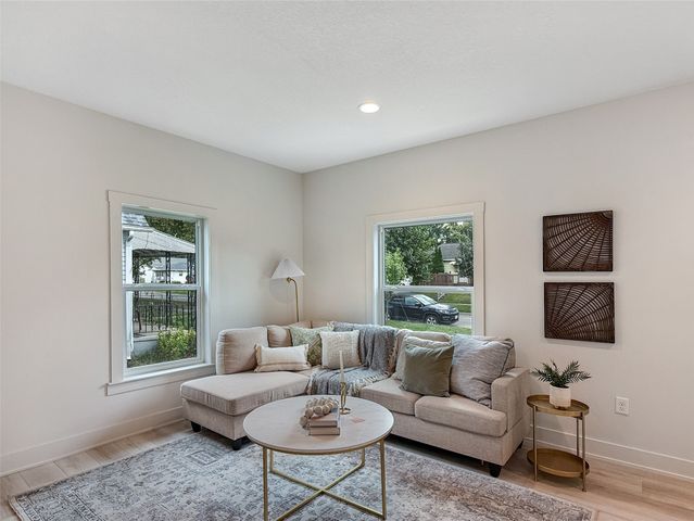 200 E Granger Avenue, Des Moines, IA 50315