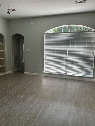 18419 Autumn Park Dr, Houston, TX 77084