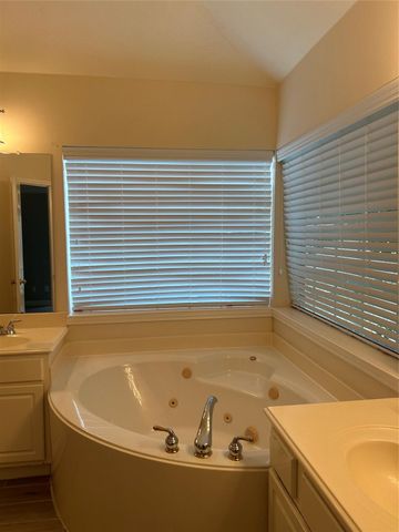 18419 Autumn Park Dr, Houston, TX 77084