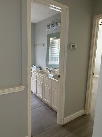 18419 Autumn Park Dr, Houston, TX 77084