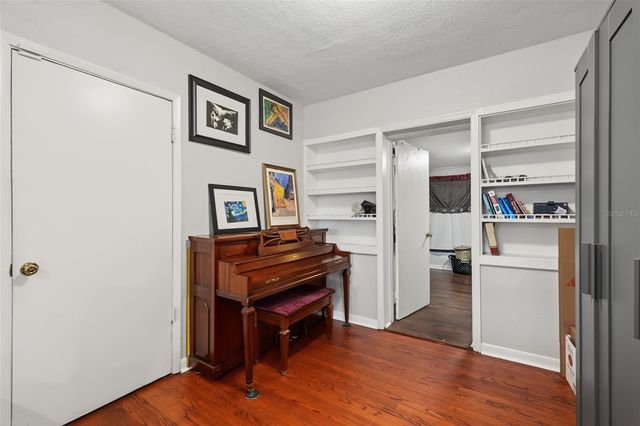 1542 LAKEVIEW ROAD, Clearwater, FL 33756
