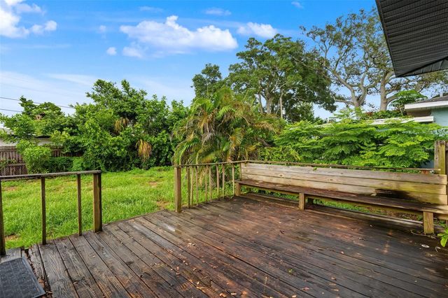 1542 LAKEVIEW ROAD, Clearwater, FL 33756