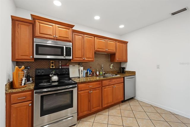 1542 LAKEVIEW ROAD, Clearwater, FL 33756