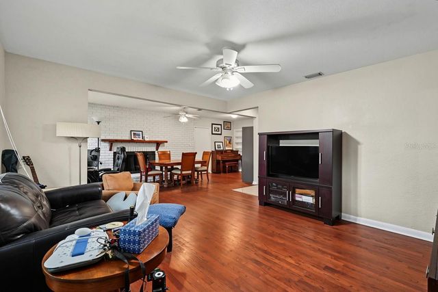 1542 LAKEVIEW ROAD, Clearwater, FL 33756