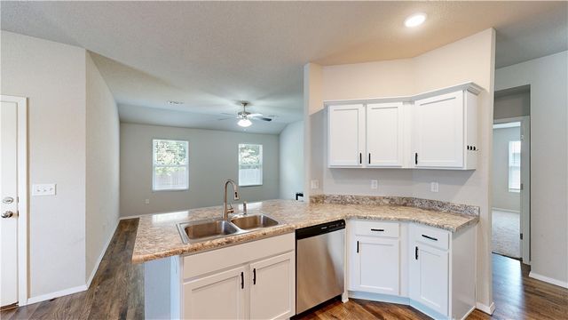 1170 S Kingfisher Lane, Fayetteville, AR 72701