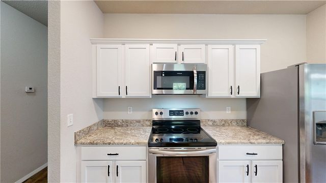 1170 S Kingfisher Lane, Fayetteville, AR 72701