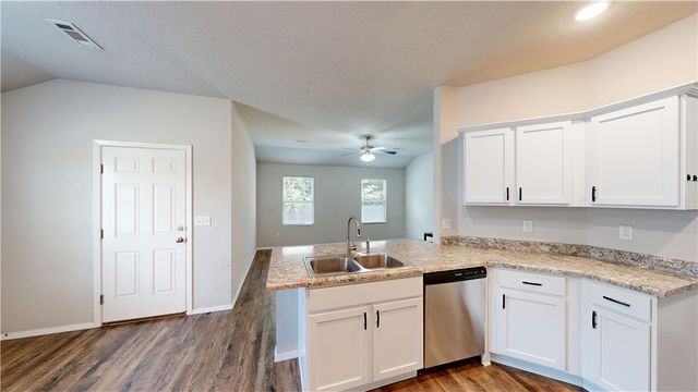 1170 S Kingfisher Lane, Fayetteville, AR 72701