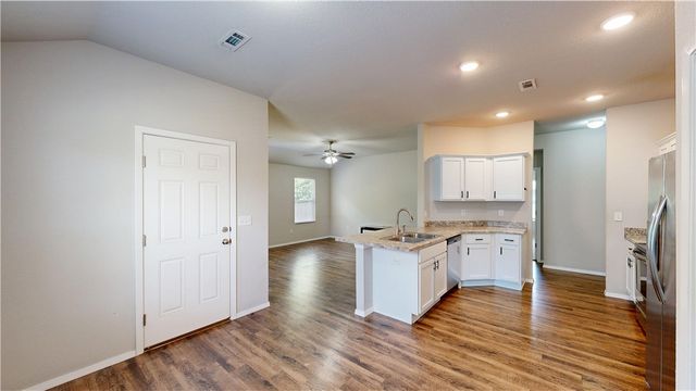 1170 S Kingfisher Lane, Fayetteville, AR 72701