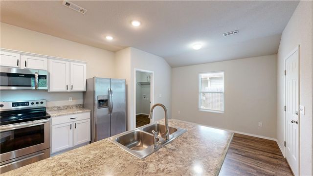 1170 S Kingfisher Lane, Fayetteville, AR 72701