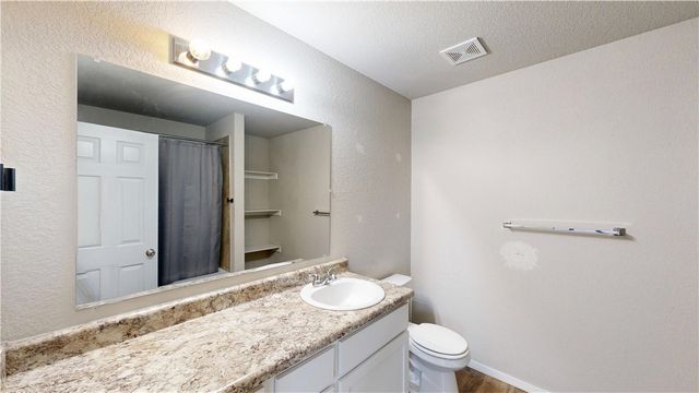 1170 S Kingfisher Lane, Fayetteville, AR 72701