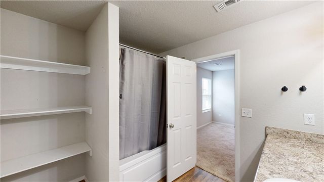 1170 S Kingfisher Lane, Fayetteville, AR 72701